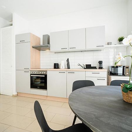 Chic Newly-Renovated Apartment Steps From Subway In Vienna'S Hernals District Exterior photo